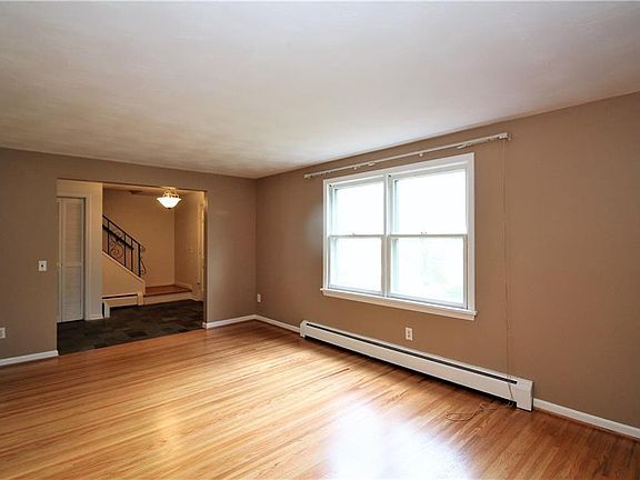 4th image of 71 Grandview Dr