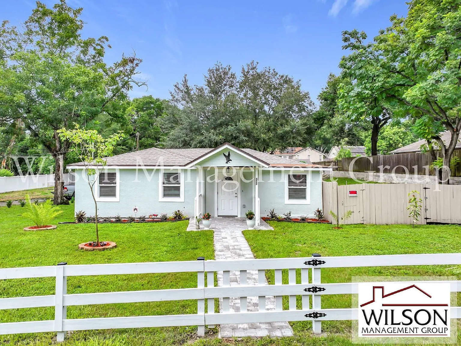 3 bed, 1.0 bath, 1140 sqft, $1,995 — Photo 4