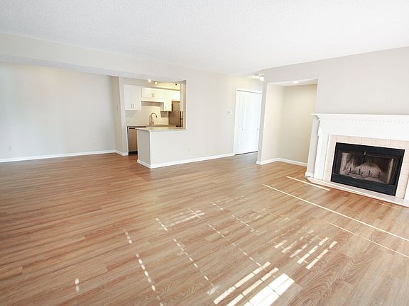 3rd image of 324 Shirley Ridge Dr