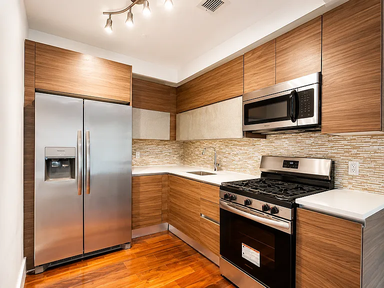 196 Macon St #1B — Photo 2