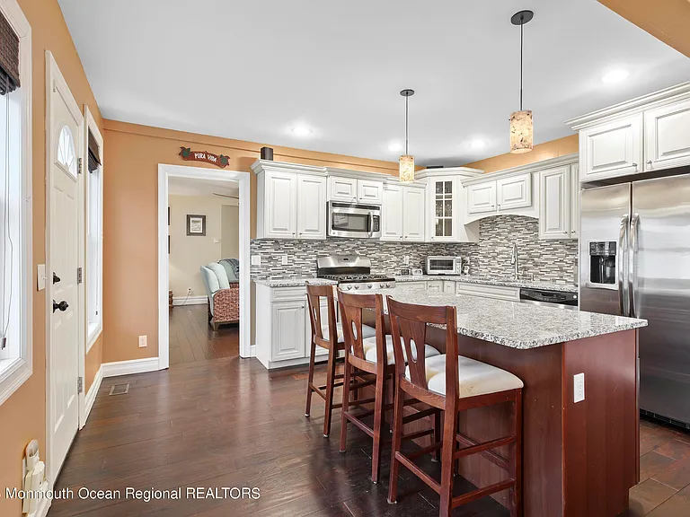 513 Ocean Park Ave — Photo 10
