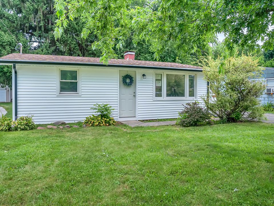 1st image of 400 Woodlawn Ave
