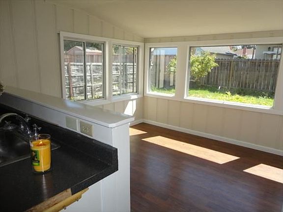 4th image of 111 Mulberry Ave
