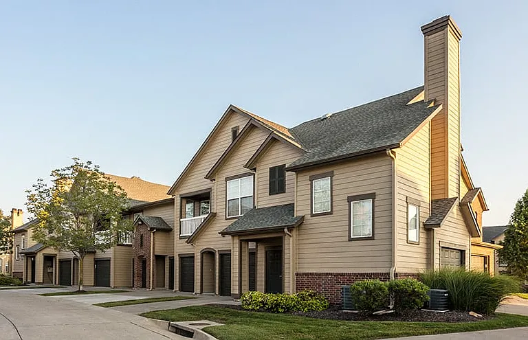 The Manor Homes of Arborwalk Apartments — Photo 32