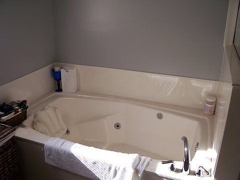 soaker tub