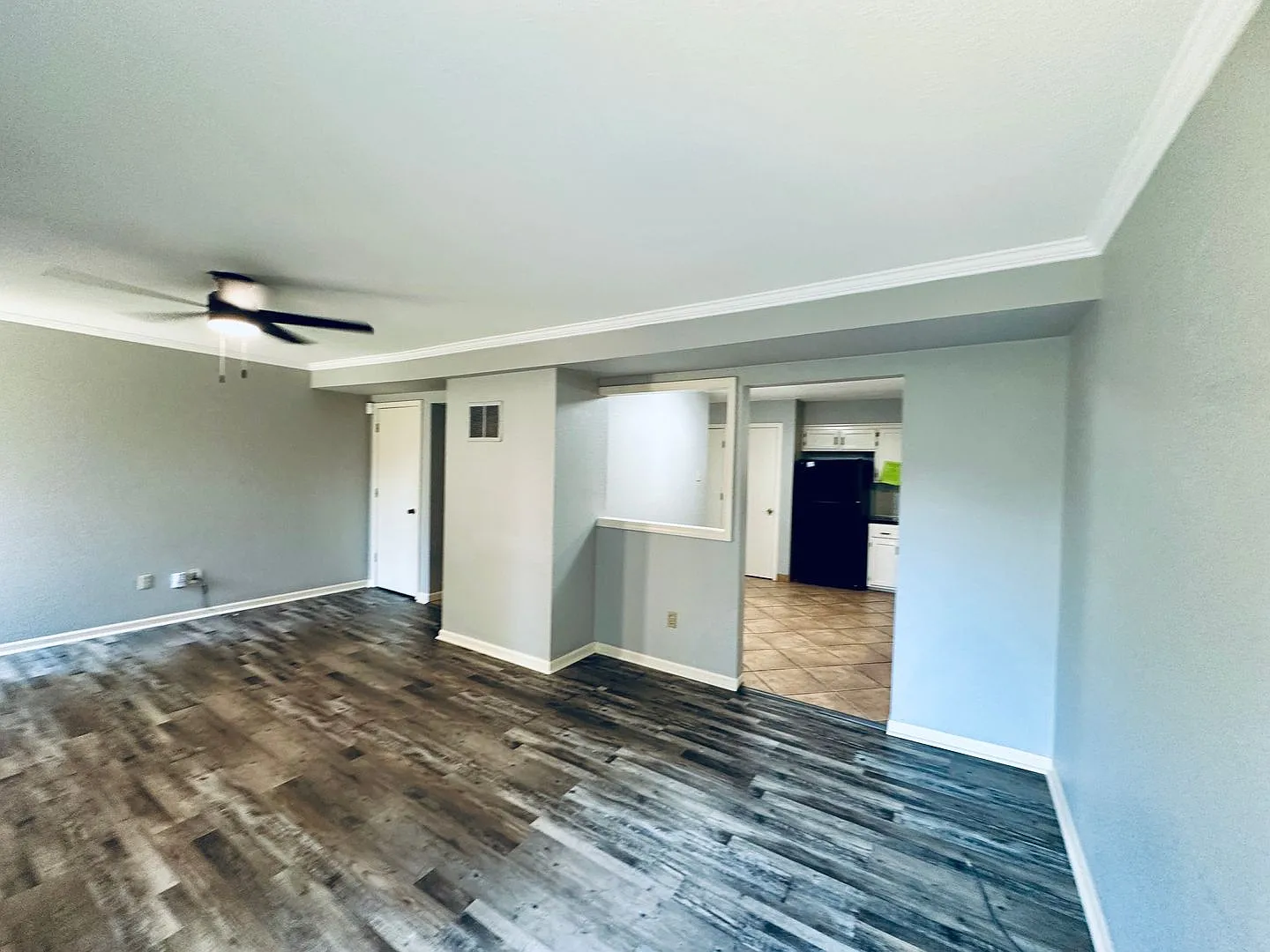  1423 Updated Townhome + Two Car Garage + Fenced Yard + Lawncare Included — Photo 4
