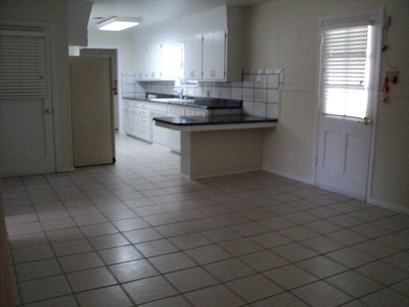 4th image of 3100 Laurel Ave