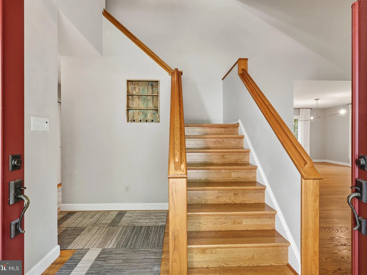 5 bed, 3.5 bath, 4059 sqft, $5,100 — Photo 3