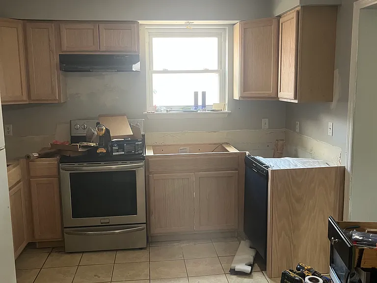 180 Maple Dr — Photo 4