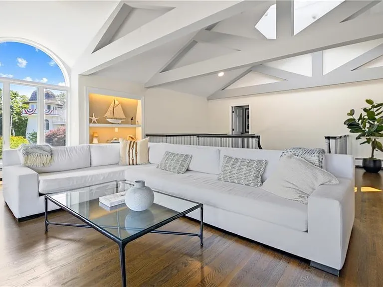 1 Harbor View Dr — Photo 22
