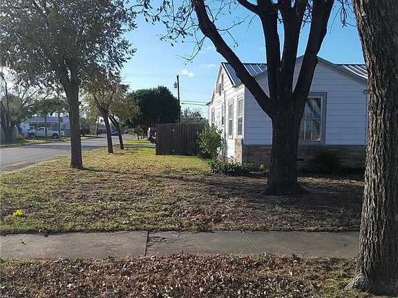 3rd image of 2134 Palm St