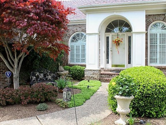3rd image of 1041 Chetford Dr