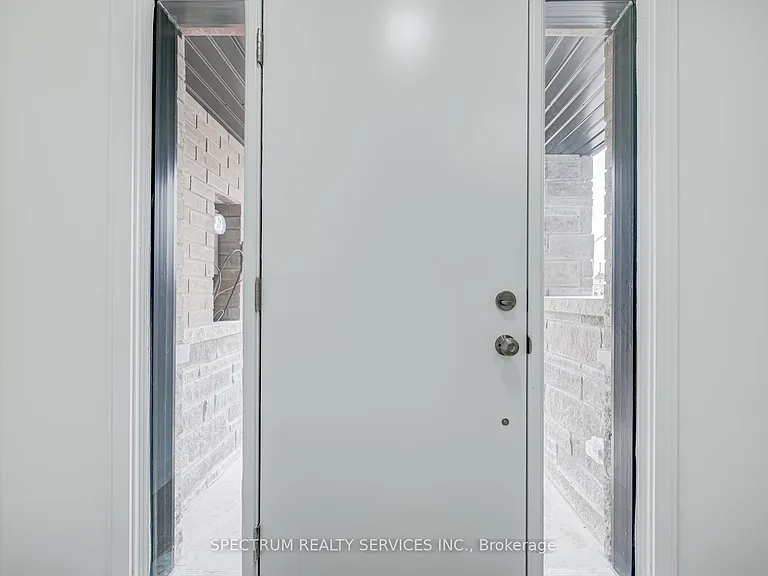 146 Blue Forest Cres — Photo 5