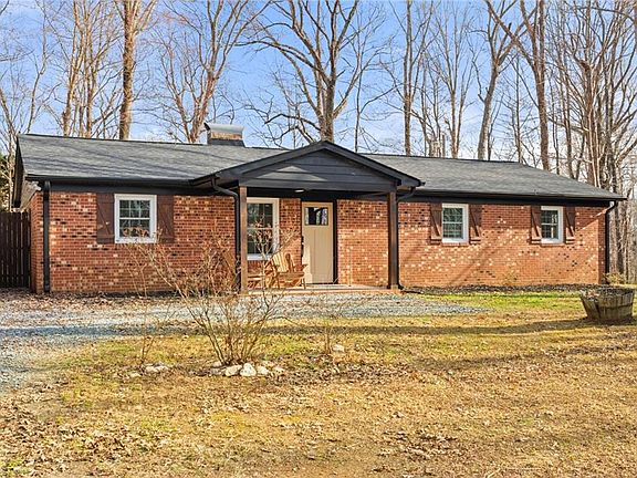 2nd image of 2252 Lucy Ln