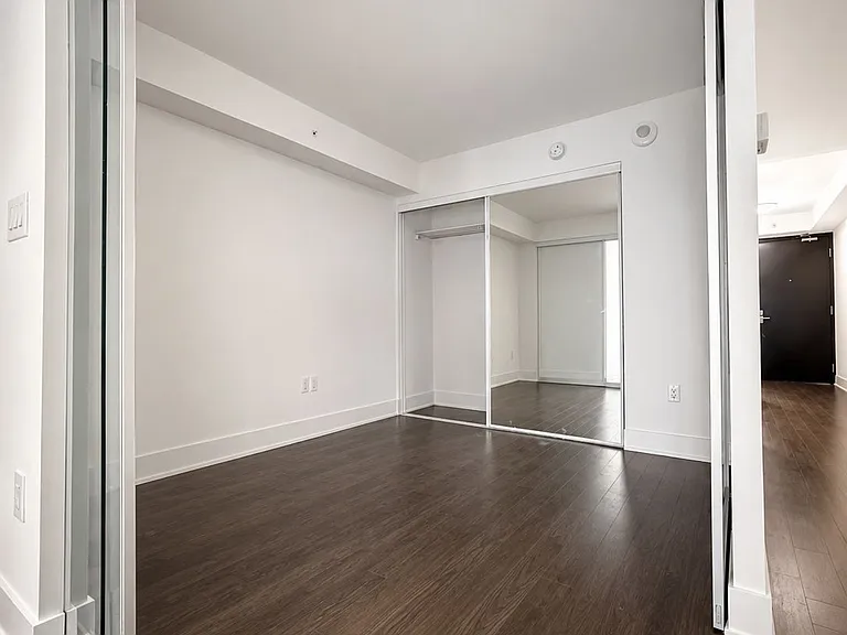 955 Bay St #318 — Photo 10