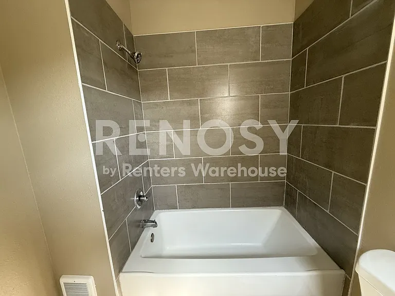 616 S G St #4 — Photo 6