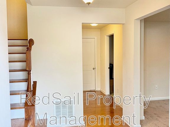 3rd image of 121 Williamson Park Ln