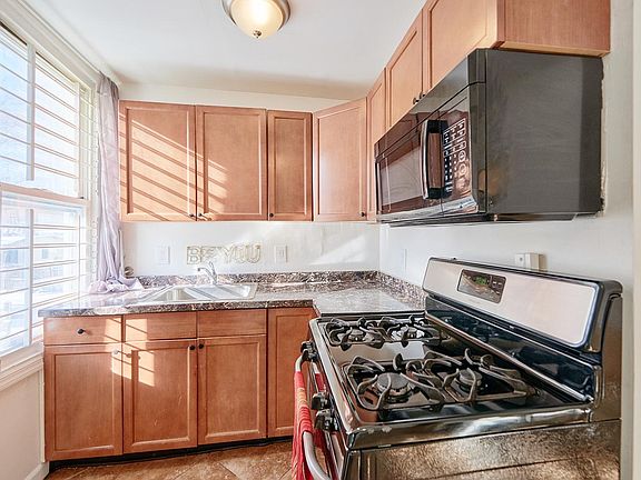 2nd image of 55 Jewett Ave #2