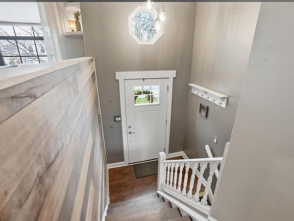 4th image of 2425 Sanford Dr