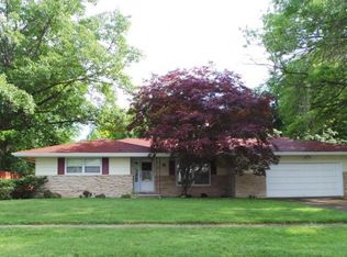 1018 Woodlawn Dr, Charleston, IL 61920