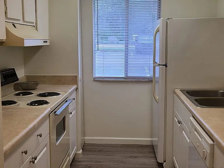 6519 W Newberry Rd #303 — Photo 2