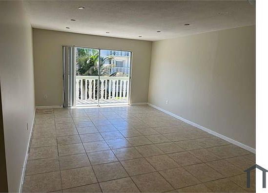 4th image of 15225 NE 6th Ave APT B205