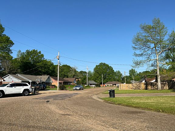 4th image of 113 Roanoke Cir