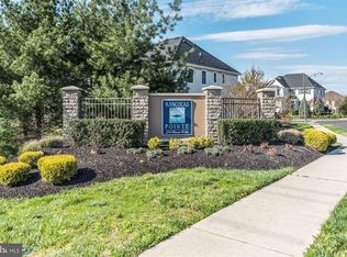 16 Spinnaker Dr, Mount Laurel, NJ 08054