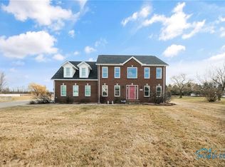 1463 Country Farms Rd, Oregon, OH 43616