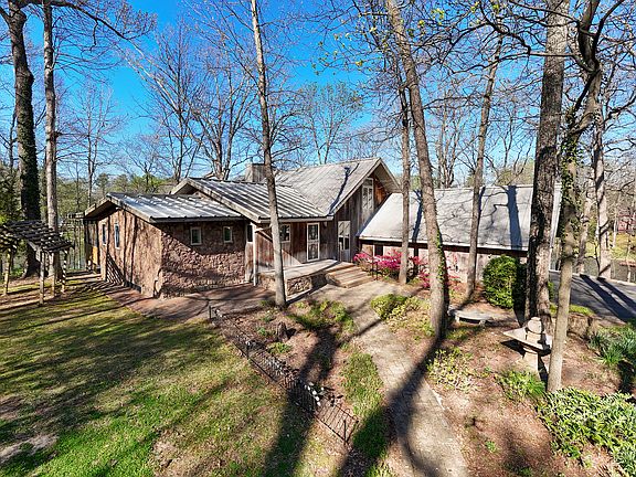 2nd image of 5 Lake Shore Ct