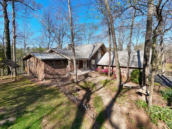 5 Lake Shore Ct, Carbondale, IL 62902