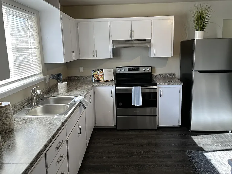 1402-1404 East 14th St. — Photo 2