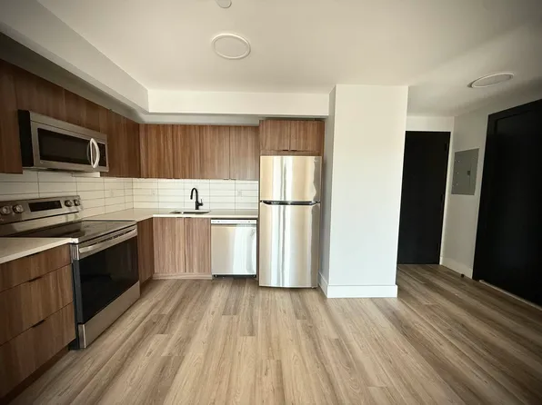 1111 Foster Avenue image 3 of 21