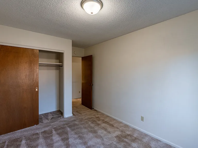 Fargo, ND Woodland Apartments | Bedroom