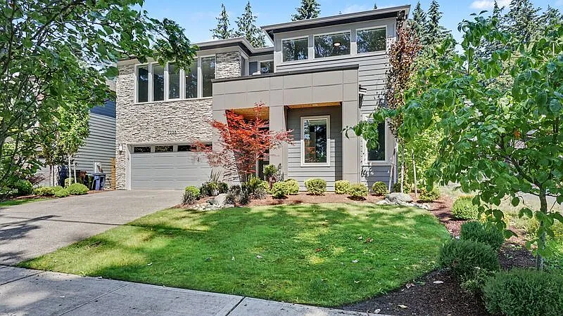 5 bed, 3.0 bath, 3300 sqft, $6,995 — Photo 4