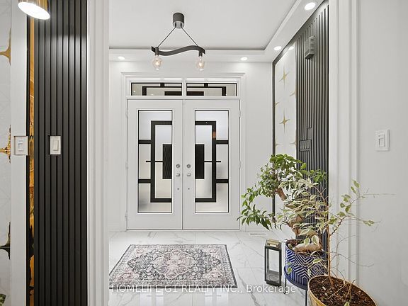 2nd image of 16 Coldwell Bay Cir
