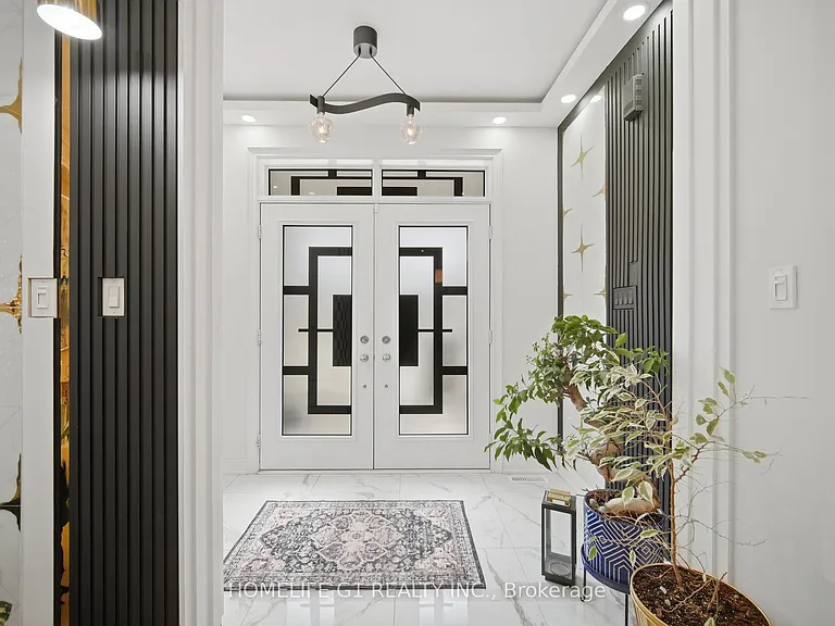 16 Coldwell Bay Cir — Photo 2