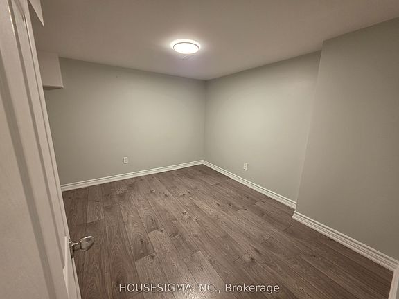 5th image of 158 Patterson St