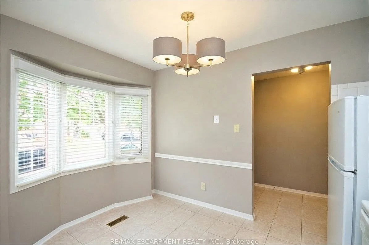3 bed, $2,900 — Photo 2