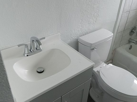 5th image of 2408 Maltby Ave #B
