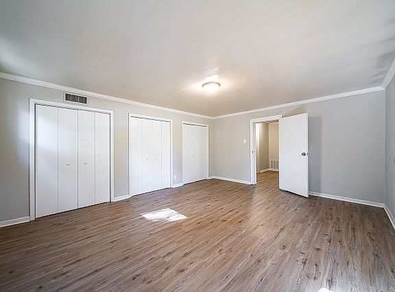 4th image of 2333 Bruce Ave