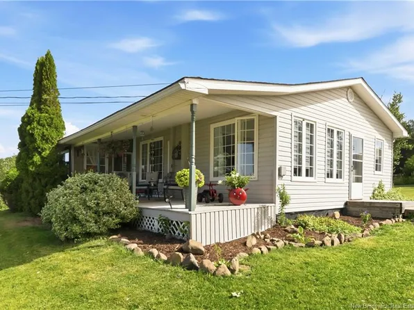 663 Principale Rd, Memramcook, NB E4K 2R8