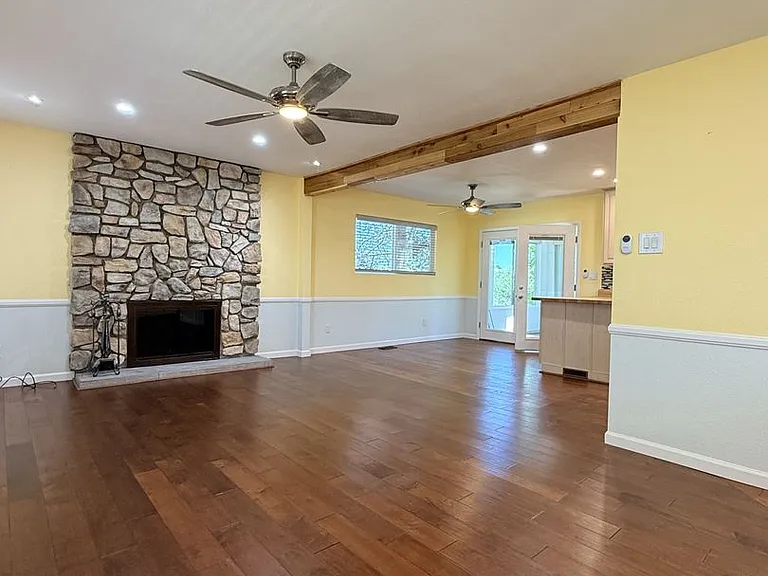 2245 Sandia Dr — Photo 2