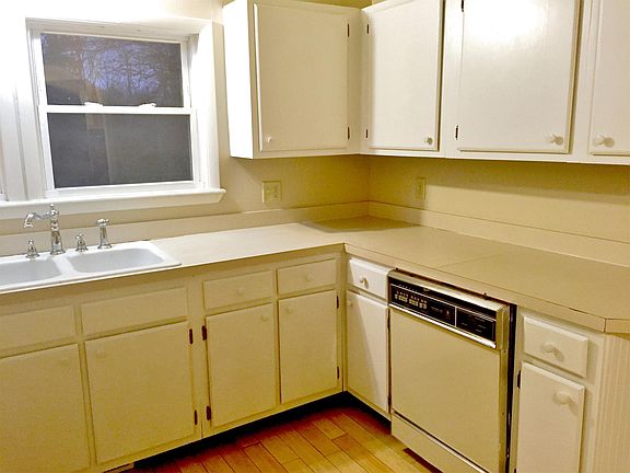 5th image of 305 W Ash St