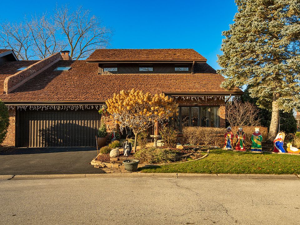 1st image of 22 Lucas Dr