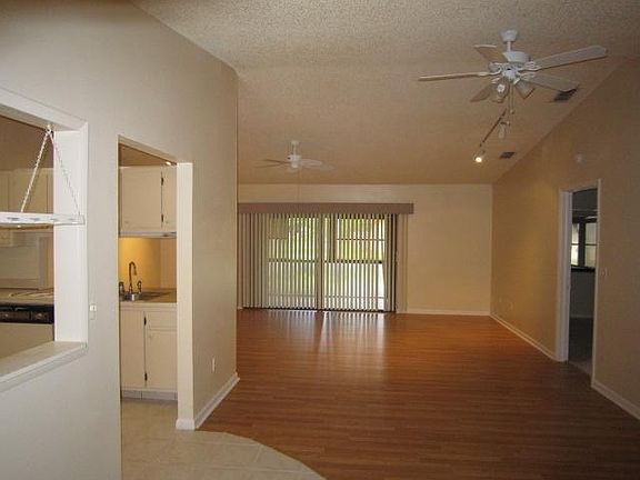 5th image of 7 Rogart Cir
