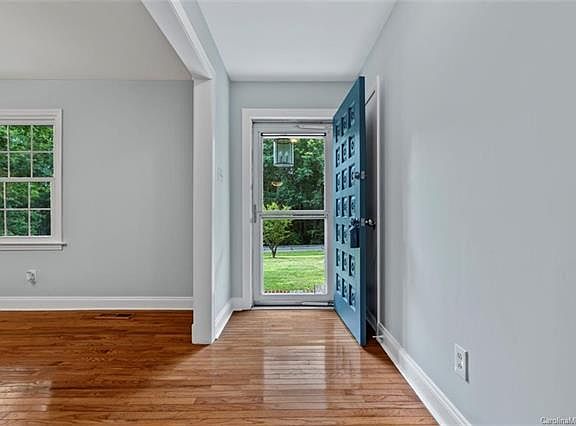3rd image of 445 Rainbow Cir