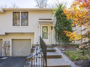 15 Pebblestone Ln, Hamburg, NJ 07419