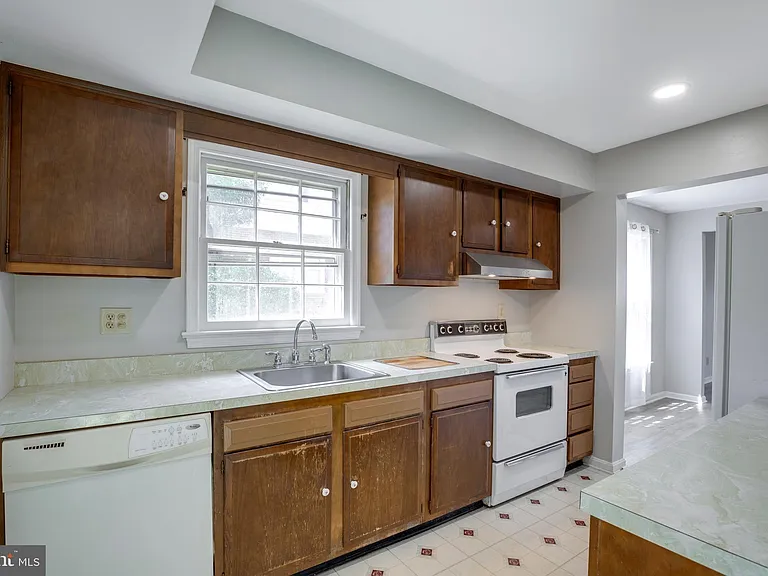 322 Clay St — Photo 14