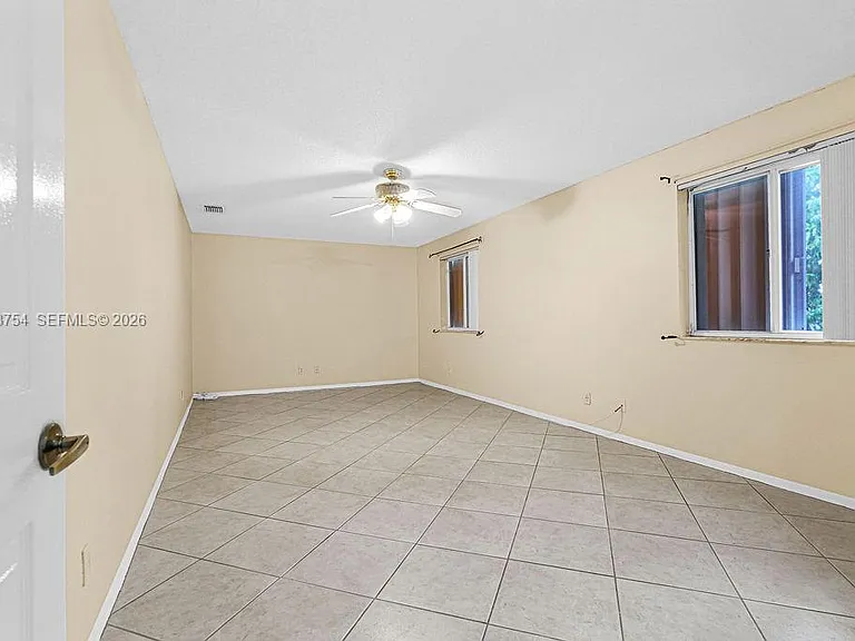 1623 E Harmony Lake Cir — Photo 54